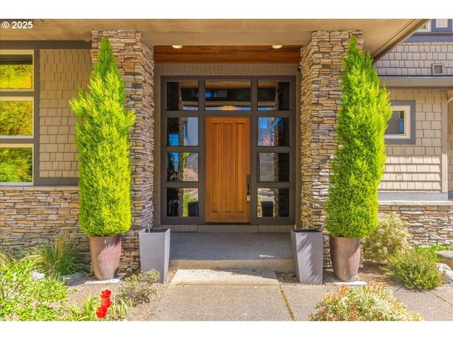 6643 Nw MERIDIAN RIDGE Dr, Portland, OR 97210