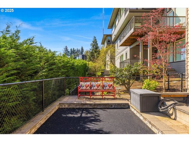 6643 Nw MERIDIAN RIDGE Dr, Portland, OR 97210