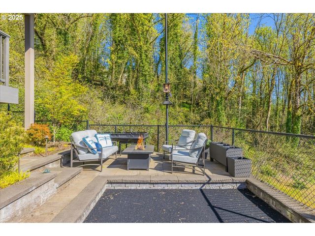 6643 Nw MERIDIAN RIDGE Dr, Portland, OR 97210