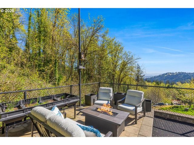 6643 Nw MERIDIAN RIDGE Dr, Portland, OR 97210