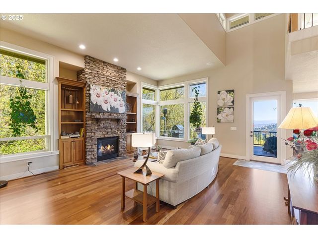 6643 Nw MERIDIAN RIDGE Dr, Portland, OR 97210