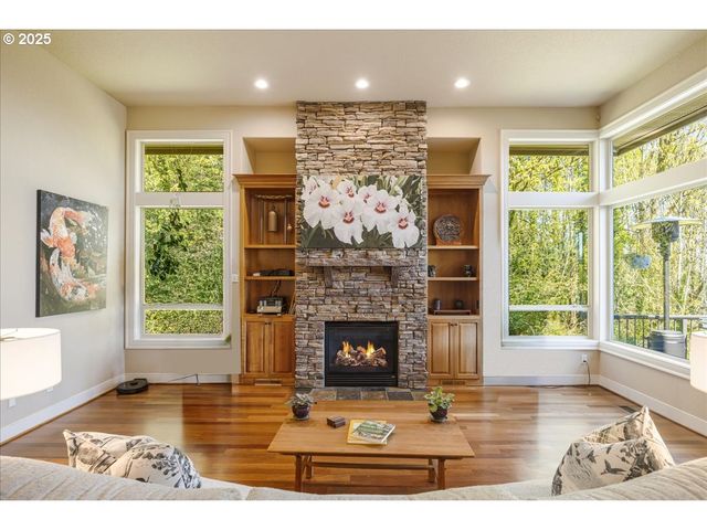 6643 Nw MERIDIAN RIDGE Dr, Portland, OR 97210