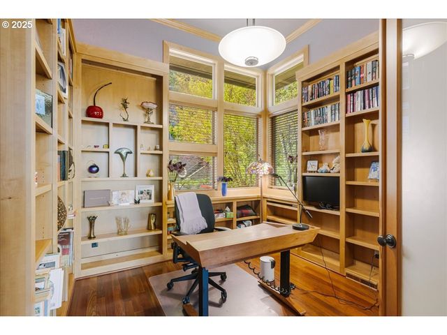 6643 Nw MERIDIAN RIDGE Dr, Portland, OR 97210