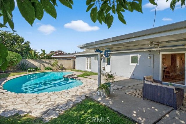 1610 E 20th Street, Santa Ana, CA 92705