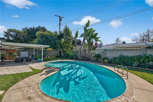 1610 E 20th Street, Santa Ana, CA 92705