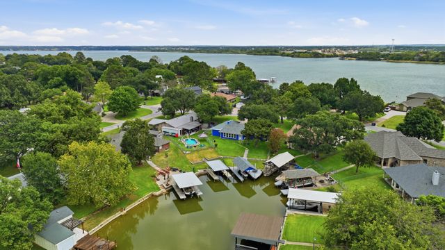 3904 Winding Way, Granbury, TX 76049