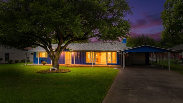 3904 Winding Way, Granbury, TX 76049