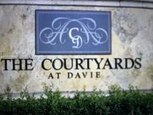 6900 SW 39th Street 111K, Davie, FL 33314