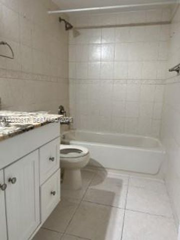 6900 SW 39th Street 111K, Davie, FL 33314