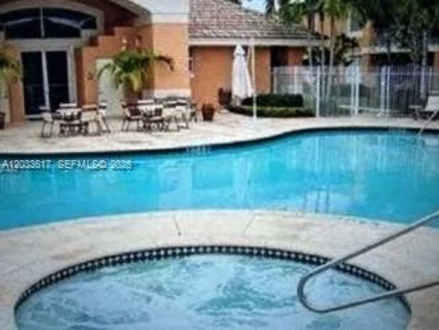 6900 SW 39th Street 111K, Davie, FL 33314