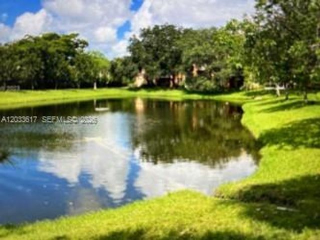 6900 SW 39th Street 111K, Davie, FL 33314