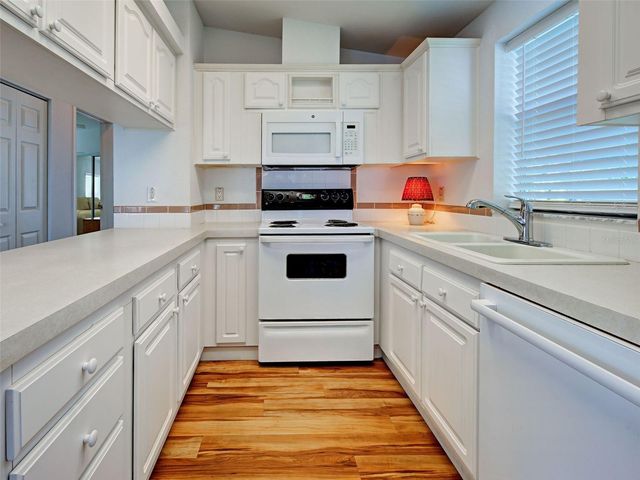 23 SIESTA CIRCLE W, Osprey, FL 34229