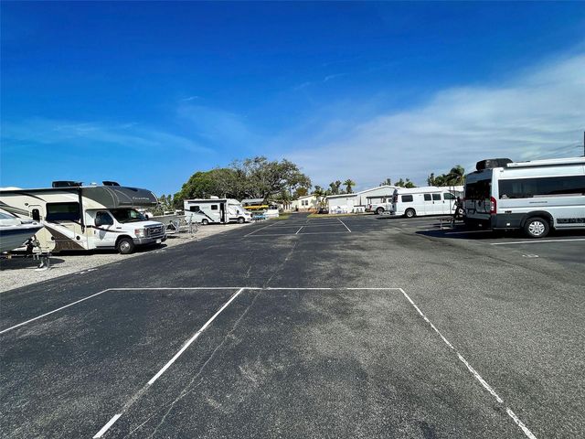 23 SIESTA CIRCLE W, Osprey, FL 34229