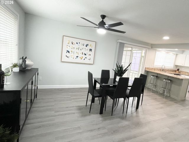 403 E CLACKAMAS Cir, Woodburn, OR 97071