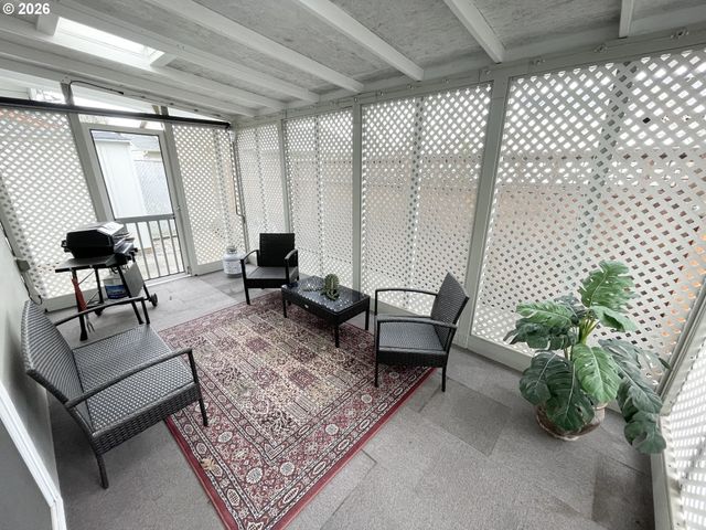 403 E CLACKAMAS Cir, Woodburn, OR 97071