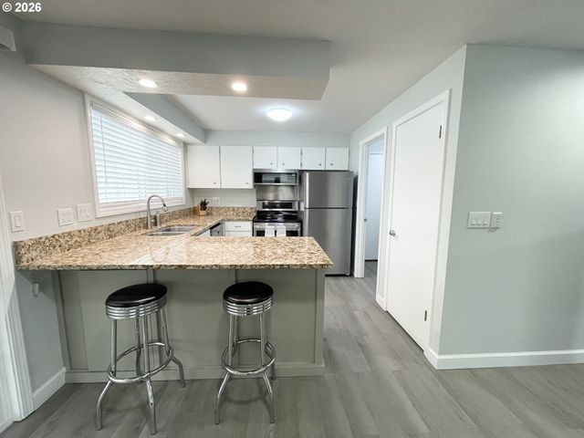 403 E CLACKAMAS Cir, Woodburn, OR 97071