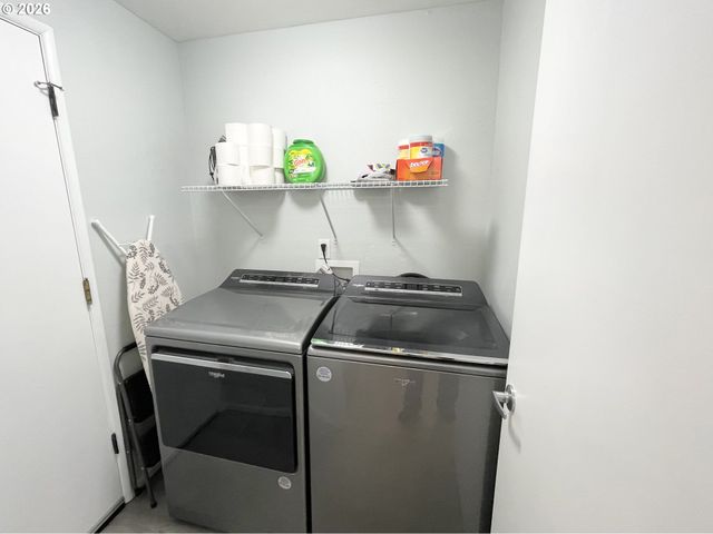 403 E CLACKAMAS Cir, Woodburn, OR 97071