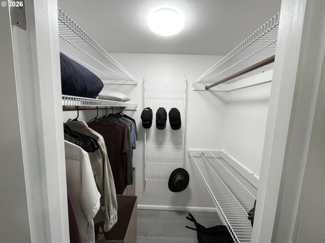 403 E CLACKAMAS Cir, Woodburn, OR 97071