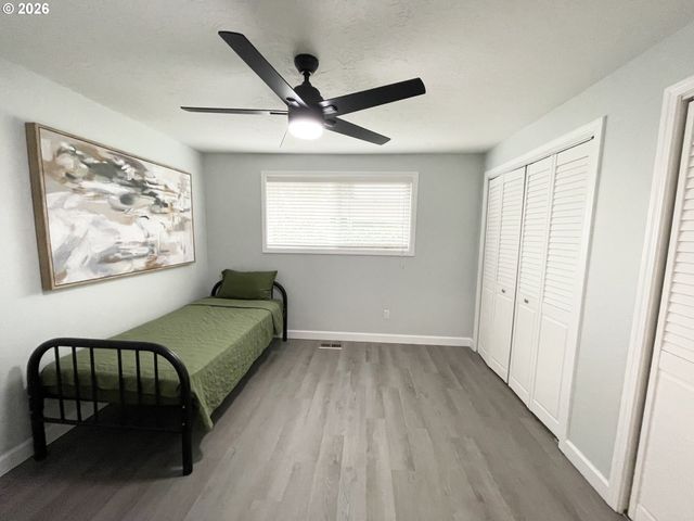 403 E CLACKAMAS Cir, Woodburn, OR 97071