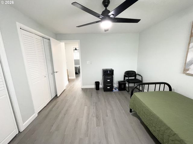 403 E CLACKAMAS Cir, Woodburn, OR 97071