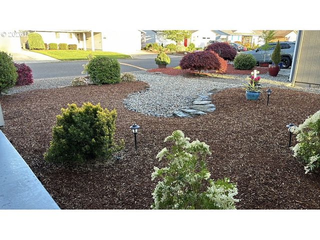 403 E CLACKAMAS Cir, Woodburn, OR 97071