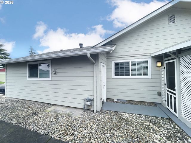 403 E CLACKAMAS Cir, Woodburn, OR 97071