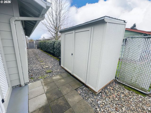 403 E CLACKAMAS Cir, Woodburn, OR 97071