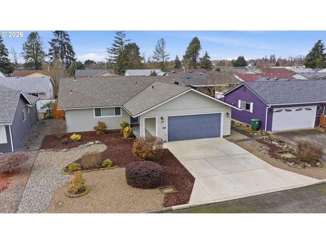 403 E CLACKAMAS Cir, Woodburn, OR 97071