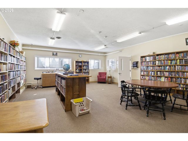 403 E CLACKAMAS Cir, Woodburn, OR 97071