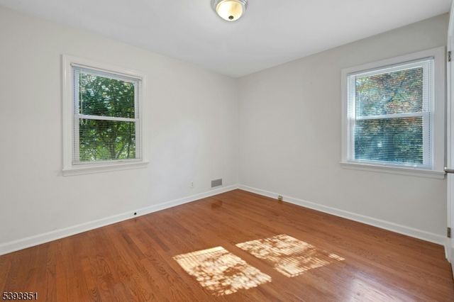 32 Locust Dr, Summit City, NJ 07901