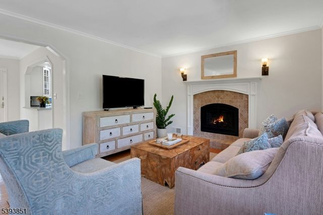 32 Locust Dr, Summit City, NJ 07901