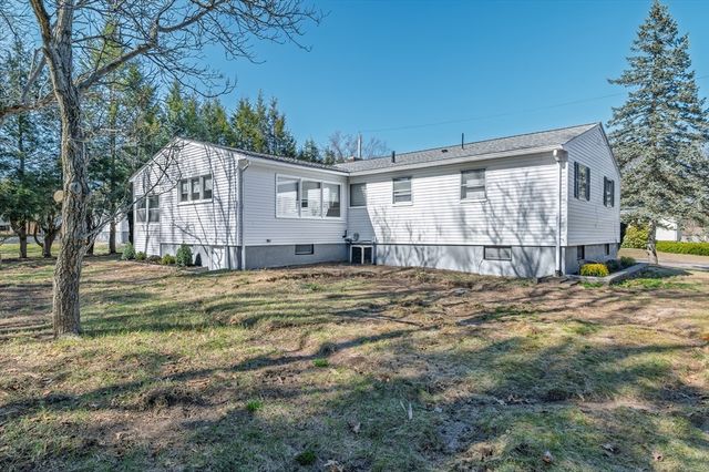 19 Cochato Park, Randolph, MA 02368