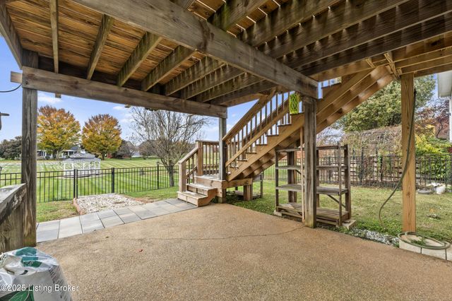 126 Deep Springs Dr, Bardstown, KY 40004