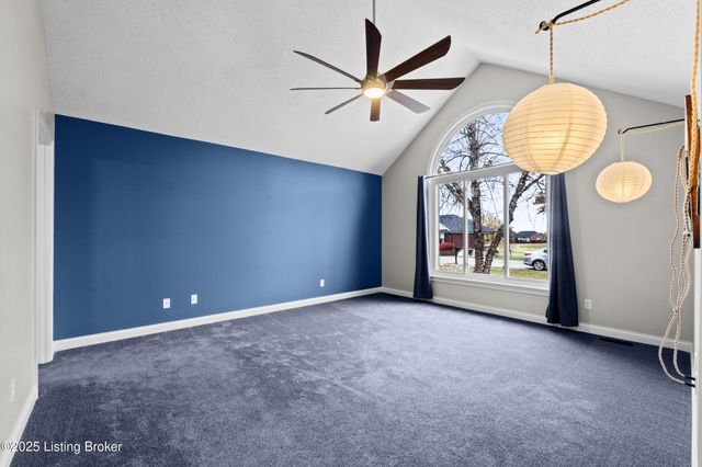 126 Deep Springs Dr, Bardstown, KY 40004