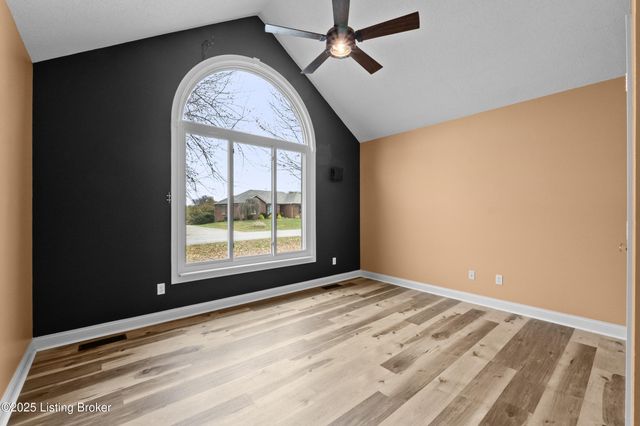 126 Deep Springs Dr, Bardstown, KY 40004