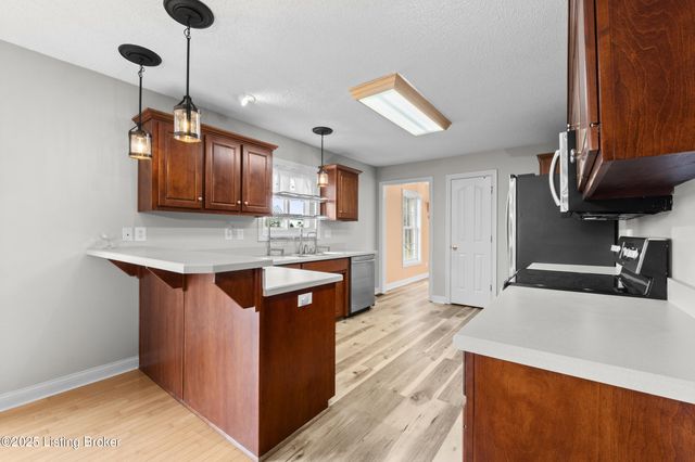 126 Deep Springs Dr, Bardstown, KY 40004