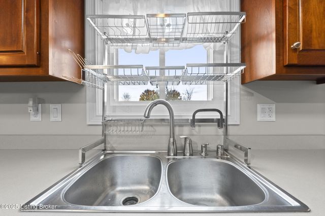 126 Deep Springs Dr, Bardstown, KY 40004