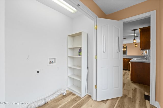 126 Deep Springs Dr, Bardstown, KY 40004