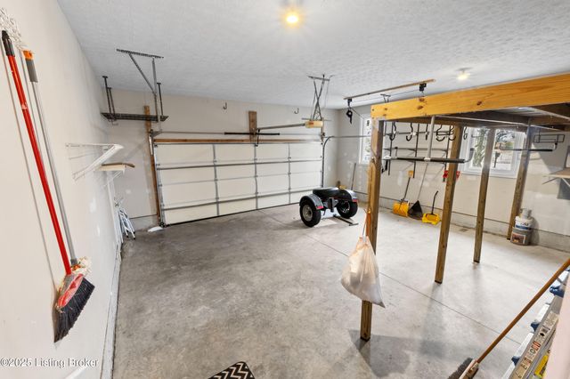 126 Deep Springs Dr, Bardstown, KY 40004