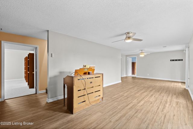 126 Deep Springs Dr, Bardstown, KY 40004