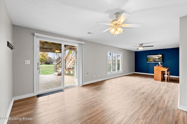 126 Deep Springs Dr, Bardstown, KY 40004