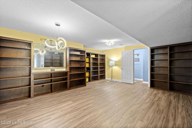 126 Deep Springs Dr, Bardstown, KY 40004