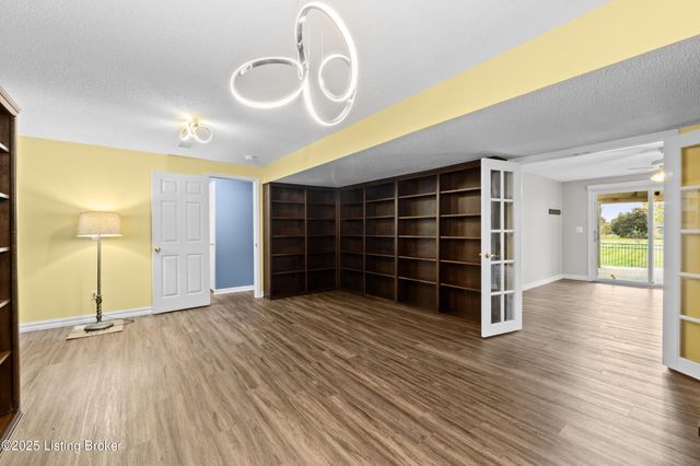 126 Deep Springs Dr, Bardstown, KY 40004