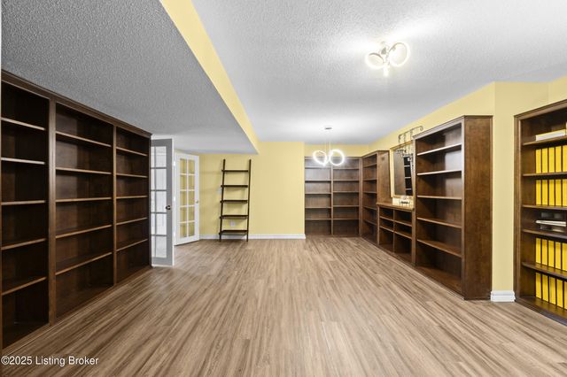 126 Deep Springs Dr, Bardstown, KY 40004