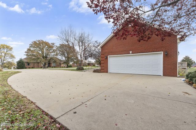 126 Deep Springs Dr, Bardstown, KY 40004