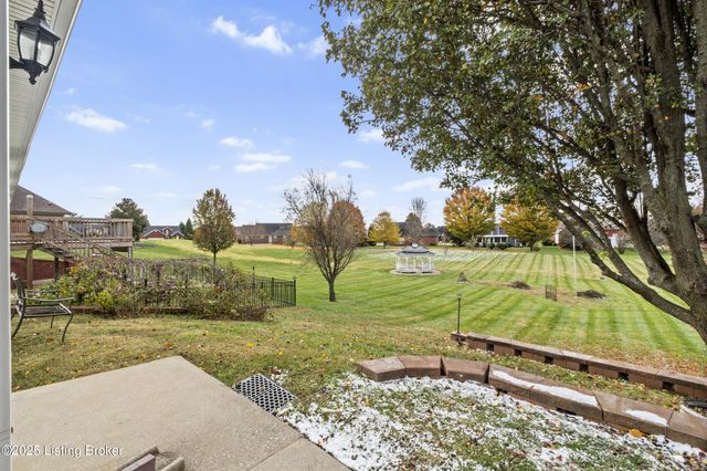 126 Deep Springs Dr, Bardstown, KY 40004