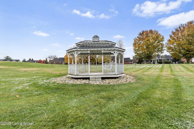 126 Deep Springs Dr, Bardstown, KY 40004