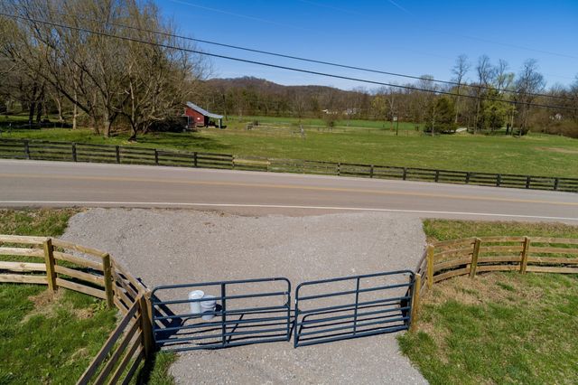 6876 Giles Hill Rd, College Grove, TN 37046