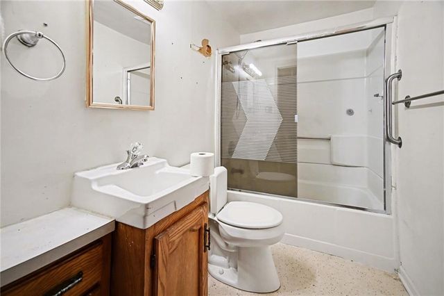 300 Winner Avenue, Smithville, MO 64089