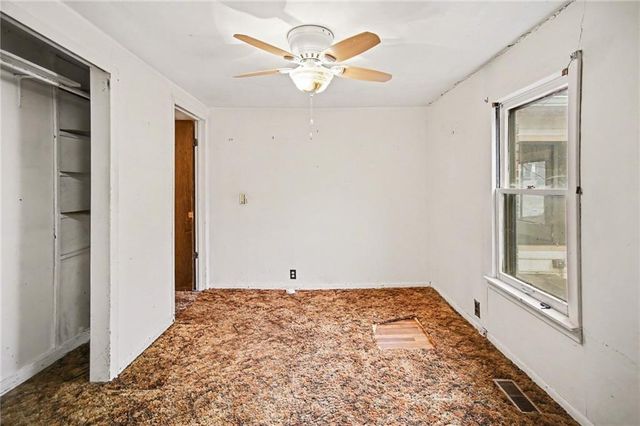 300 Winner Avenue, Smithville, MO 64089